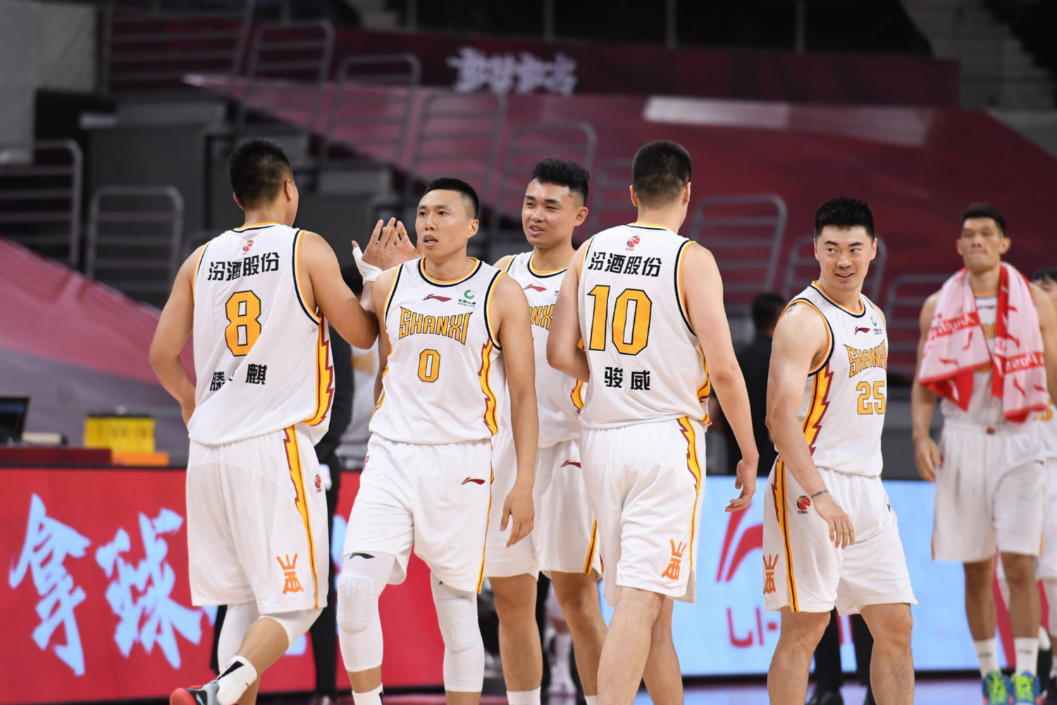 九游体育下载-关于清晨CBA常规赛传出新动向，夏洛特黄蜂复出首秀，管理层表态：震撼外界，心理建设被强调的信息